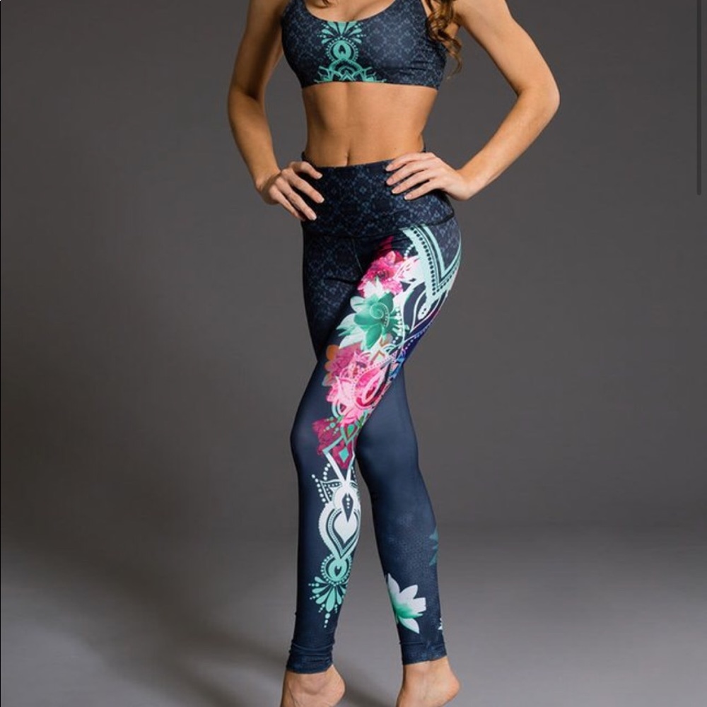 Onzie High Rose Graphic Legging